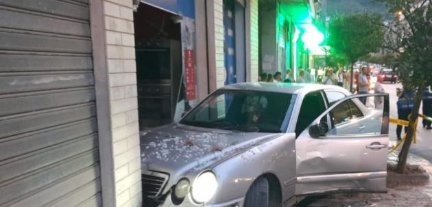 Po ktheheshin nga pelegrinazhi në Malin e Tomorrit/26-vjeçari nga Tepelena humb kontrollin e makinës, plagosen 5 persona