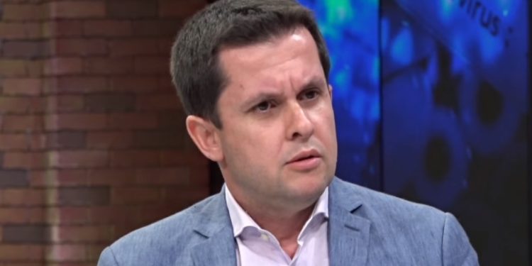 Paralajmërimi i epidemiologut: Të nisë sa më shpejt vaksinimi me dozën e tretë në Shqipëri