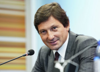 PSG gjen zëvendësuesin e Mbappe, menaxheri i yllit zbarkon në Paris