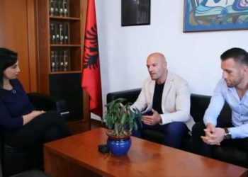Ministrja Kushi pret vëllezërit Keta: Model frymëzimi për të rinjtë shqiptarë