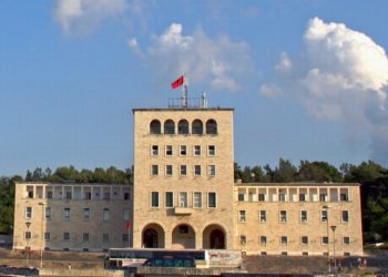 Publikohen degët fituese/ Maturantët të prirur drejt ekonomisë, mjekësisë, inxhinierisë dhe IT