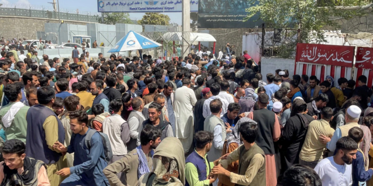 VOA: Grupi i parë prej 250 afganësh mbërrin brenda javës në Shqipëri, me organizimin do të merret një anëtar i kabinetit Rama