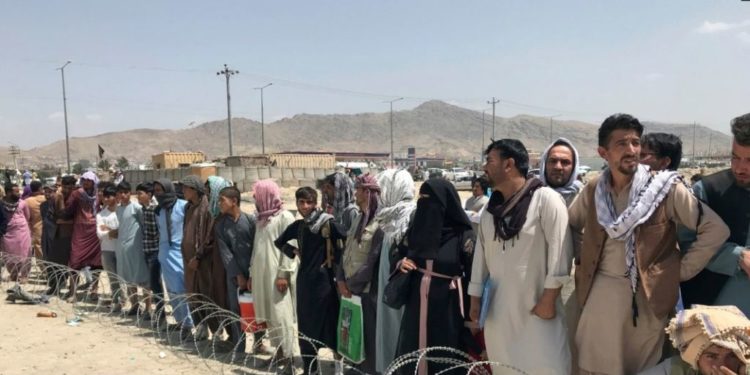 Zëri i Amerikës: Grupi i parë afganëve pritet të mbërrijë nesër në Shqipëri