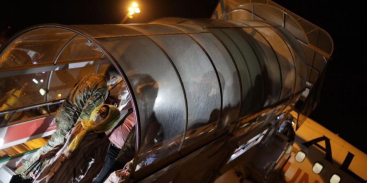 Mbërrijnë në Shqipëri edhe 182 persona nga Afganistani