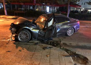 Aksident i frikshëm në Ksamil, shoferi në gjendje të rëndë dërgohet në Tiranë (FOTO)