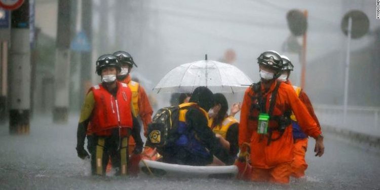 Përmbytjet në Japoni, urdhërohet evakuimi i 5 milionë banorëve