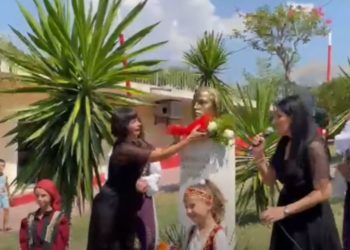 Tana e filmit me Gjinon ‘rikthehet’ në Delvinë, e ndjera Hajrie Rondo nderohet në qytetin e lindjes