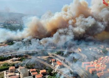 Edhe Italia lufton me zjarret, në Siçili shpallet gjendja e emergjencës