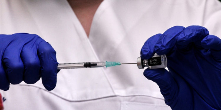 Sot dita e fundit, kush nuk vaksinohet ikën nga puna në Greqi