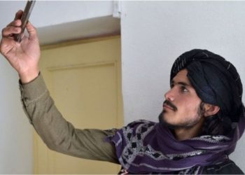 Facebook ndalon të gjitha përmbajtjet e lidhura me talebanët