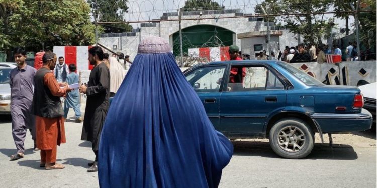 Studentja afgane: Hej botë, a të intereson çfarë po ndodh këtu?