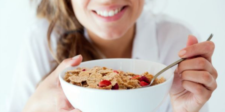 Tre arsye për të ngrënë gjithmonë mëngjes