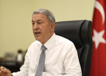 Turqia kritikon Greqinë për gjuhën provokuese: Jemi në luftë me zjarret