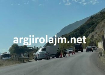 Aksident në rrugën Gjirokastër-Tepelenë, përplasen ‘kokë më kokë’ dy makina