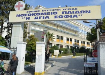 Histori tronditëse në Greqi, nënës shqiptare i marrin foshnjën nga materniteti. Testi i ADN zbulon gjithçka