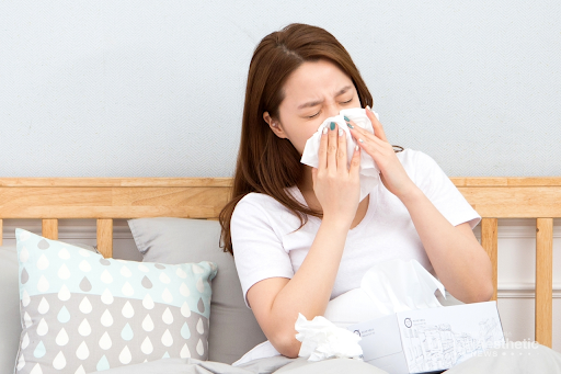 Është ftohje, alergji apo varianti Delta? Si të kuptoni simptomat dhe kur duhet të bëni një test për Covid-19