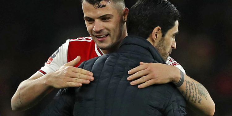 Arteta “blindon” Xhakën: Qëndron tek Arsenali