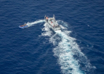 Tentoi të kalonte Mesdheun, shpëtohet anija me 700 emigrantë