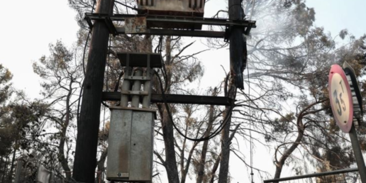 Situata me zjarret në Greqi, disa zona në Atikë do të mbesin pa energji elektrike