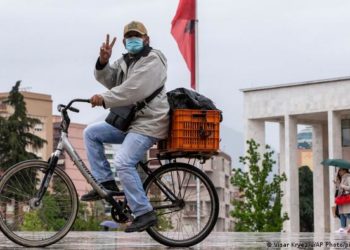 DW: Si po përhapet me shpejtësi varianti “Delta” në Shqipëri