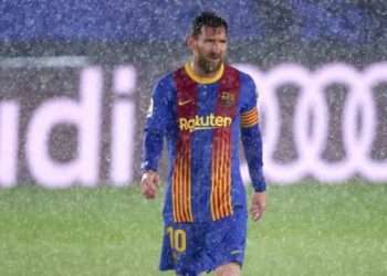 Man United e uron për ditëlindje, Van Persie i përgjigjet: Ju lutem, zyrtarizoni Messin