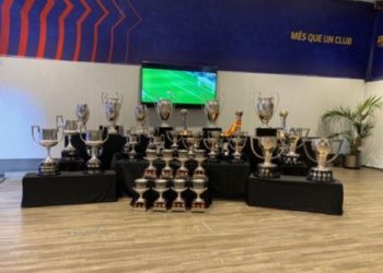 Video/ Barcelona ngre podium mahnitës me trofetë e fituar nga Messi