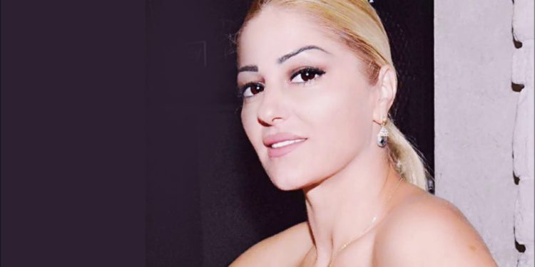 Këngëtarja nga Tepelena që këndon greqisht nëpër dasma: Mua më intereson leku, të tjerat janë budallëqe