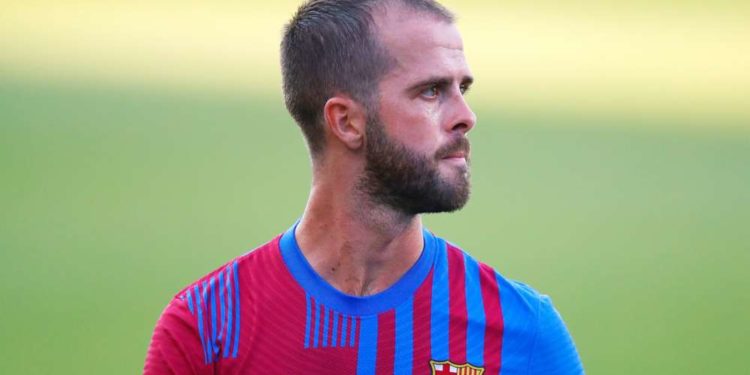 Fiorentina ëndërron goditjen e madhe, Pjanic në “shënjestër”