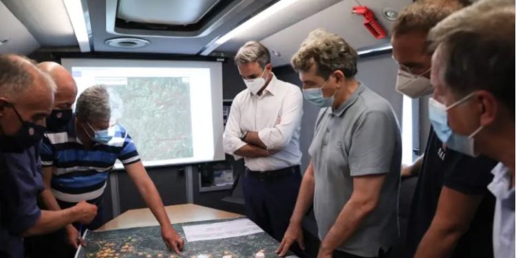 Zjarret në Greqi, Mitsotakis: Vendi po përballet me një krizë mjedisore