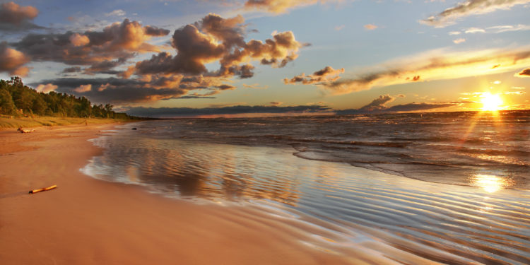 Ditëve buzë detit iu erdhi fundi, ja çfarë pritet të ndodhë me motin në javën e ardhshme