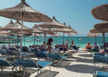 Media franceze për Shqipërinë: Deti është si në Maldive (VIDEO)