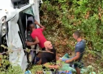 TRAGJEDI/ Furgoni bie në humnerë në Muzinë, 5 jetë të humbura