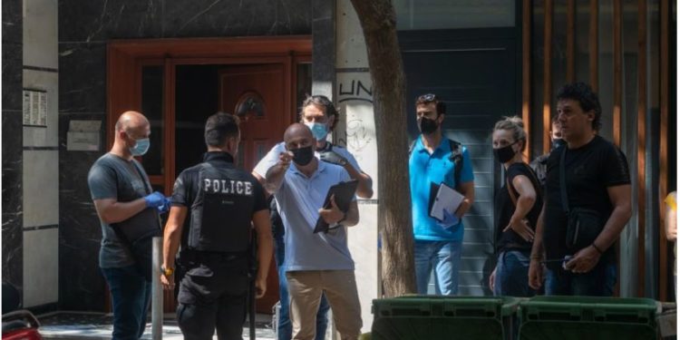 Tronditet Greqia, burri vret gruan pas sherrit në banesë. Ajo iu lut disa herë të mos ia merrte jetën (VIDEO)