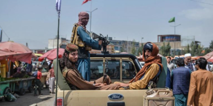 Talebanën sulmojnë e rrahin gazetarin dhe kameramanin afgan