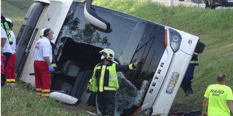 Aksident i frikshëm, humbin jetën 8 persona dhe dhjetëra të tjerë janë lënduar