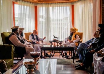 Talebanët vendosin në arrest shtëpiak ish-presidentin e Afganistanit