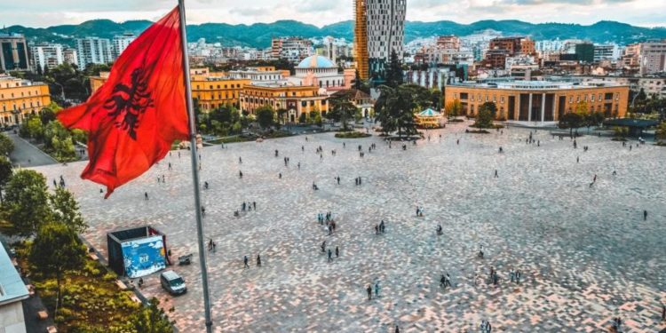 Në mbrojtje të racës së pastër dhe krenare shqiptare