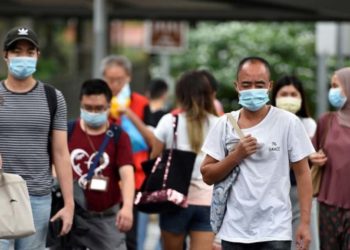 Singapor, gjashtë javë burg për ata që nuk mbajnë maskën