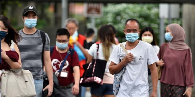 Singapor, gjashtë javë burg për ata që nuk mbajnë maskën