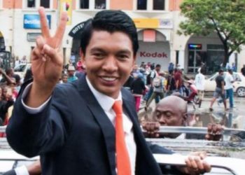 Presidenti i Madagaskarit shkarkon të gjithë ministrat brenda ditës
