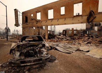 Zjarre edhe në SHBA/ Flakët zhdukin nga harta qytezën historike