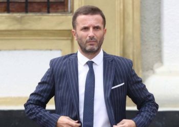 Braçe acarohet me ata që punojnë në shtet: Shëllehen në plazhe. Po ta dinte Nënë Tereza s’do shenjtërohej