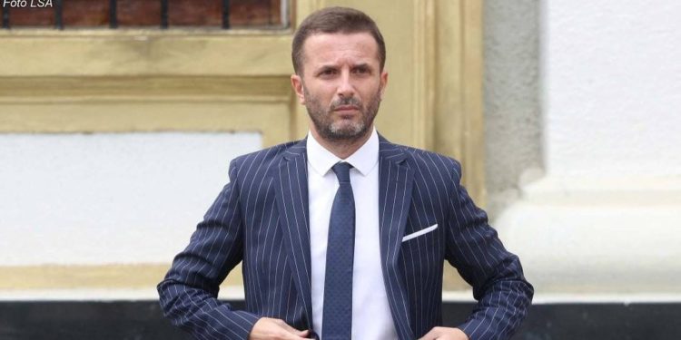 Braçe acarohet me ata që punojnë në shtet: Shëllehen në plazhe. Po ta dinte Nënë Tereza s’do shenjtërohej