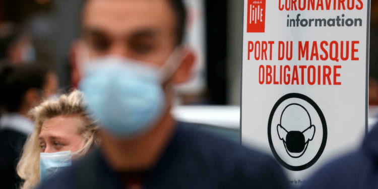 Covid, Franca ka nisur aplikimin e dozës së tretë të vaksinës