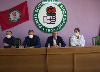 Damian Gjiknuri prezanton Mirela Kumbaron si drejtuesen e re politike në Gjirokastër