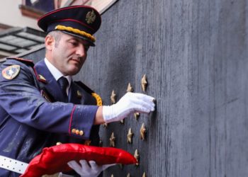 Ceremonia te “Muri i Kujtesës”, Çuçi: Saimir Hoxha, një tjetër motiv që Policia e Shtetit të vijojë të luftojë me kurajo krimin