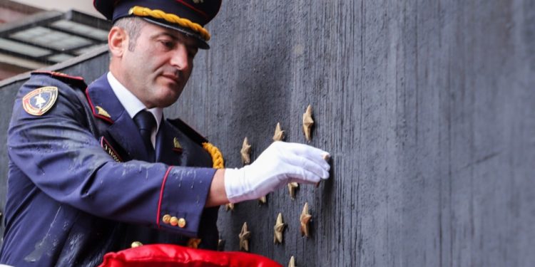 Ceremonia te “Muri i Kujtesës”, Çuçi: Saimir Hoxha, një tjetër motiv që Policia e Shtetit të vijojë të luftojë me kurajo krimin