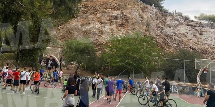 Po bënte foto, 16-vjeçarja bie nga lartësia