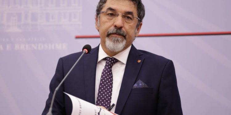 Ministri Çuçi reagon pas ngjarjes në Lezhë: I tronditur nga lajmi! Dora e zezë që shtiu kundër tij do të marrë ndëshkimin më të ashpër sipas ligjit