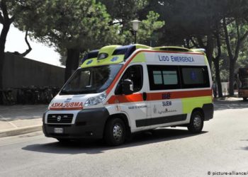 Shqiptari nuk kontrollon xhelozinë, lidh gruan për karrige dhe e…